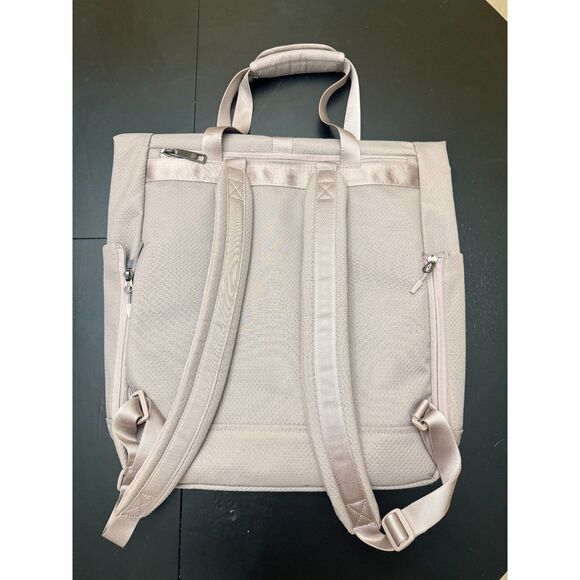 Lululemon:  One Trek Mind Tote 22l - Smoky Blush Lululemon One Trek Mind Tote in Smoky Blush main image 3